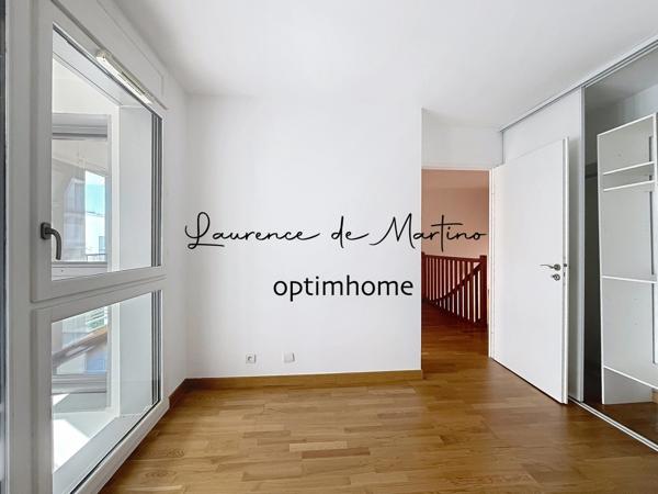 Duplex 3 pièces au 2ᵉ et 3ᵉ étage avec balcon, loggia et parking, proche RER A Nanterre-Ville.