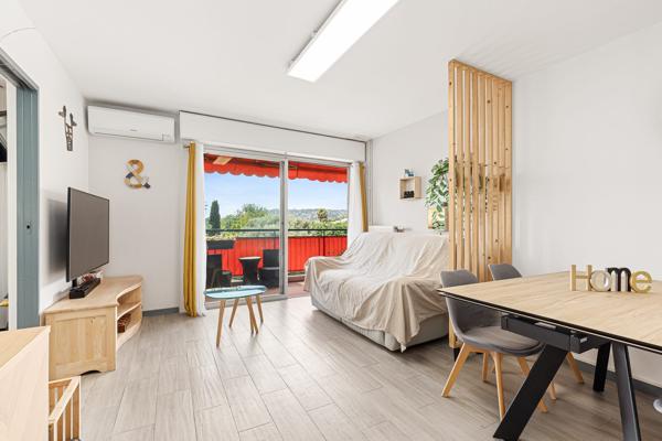 4 PIÈCES TRAVERSANT RÉNOVÉ – 3 CHAMBRES – TERRASSE PLEIN SUD – PARKING – CAVE