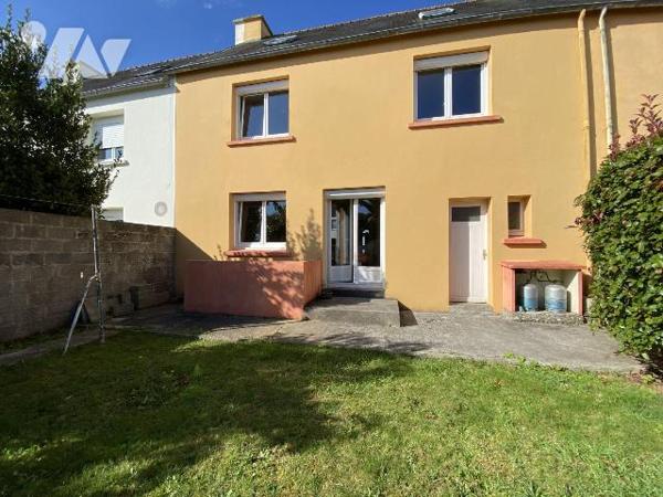 À deux pas du centre de Guilers et de toutes ses commodités, dans un environnement calme et rés...