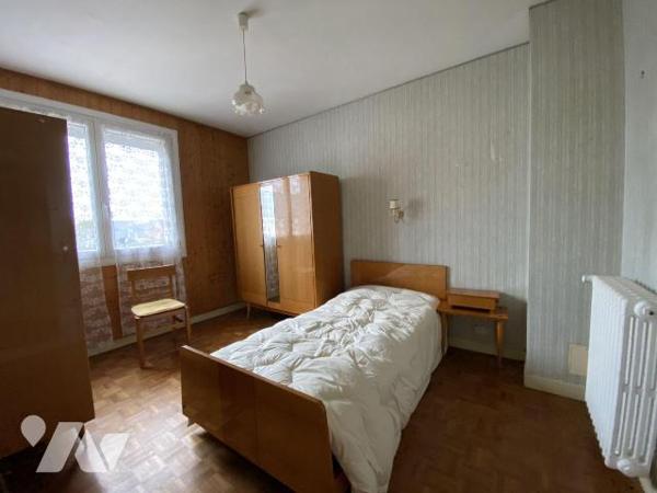 À deux pas du centre de Guilers et de toutes ses commodités, dans un environnement calme et rés...