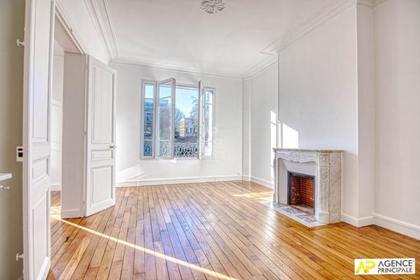 Versailles Notre-Dame les Prés - Appartement 4 pièces 93 .34 m² carrez avec cave et balcon situé au 1er étage d'un superbe immeuble ancien €880 000 ** - Référence 27705