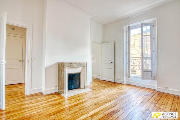 Versailles Notre-Dame les Prés - Appartement 4 pièces 93 .34 m² carrez avec cave et balcon situé au 1er étage d'un superbe immeuble ancien €880 000 ** - Référence 27705