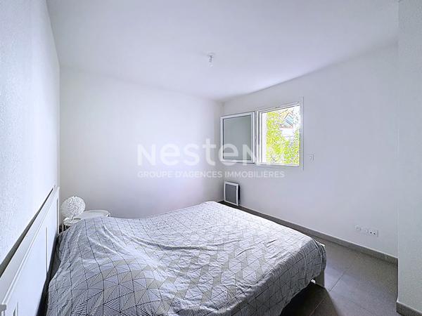 Appartement T2 moderne de 48 m² avec terrasse et vue dégagée sur le Massif de La Clape, place de parking & ascenseur, Quartier prisé et verdoyant 11100 Narbonne