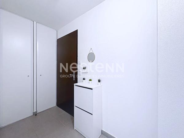 Appartement T2 moderne de 48 m² avec terrasse et vue dégagée sur le Massif de La Clape, place de parking & ascenseur, Quartier prisé et verdoyant 11100 Narbonne