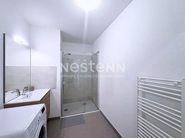 Appartement T2 moderne de 48 m² avec terrasse et vue dégagée sur le Massif de La Clape, place de parking & ascenseur, Quartier prisé et verdoyant 11100 Narbonne