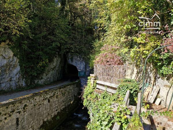À vendre : Ancien Hôtel des Grands Goulets - bâtiment historique au cœur du Vercors.