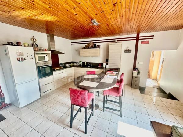 EXCLUSIVITÉ - Maison à vendre 6 pièces avec dépendances et hangars à PLOUNEVEZEL (29)