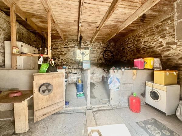 EXCLUSIVITÉ - Maison à vendre 6 pièces avec dépendances et hangars à PLOUNEVEZEL (29)