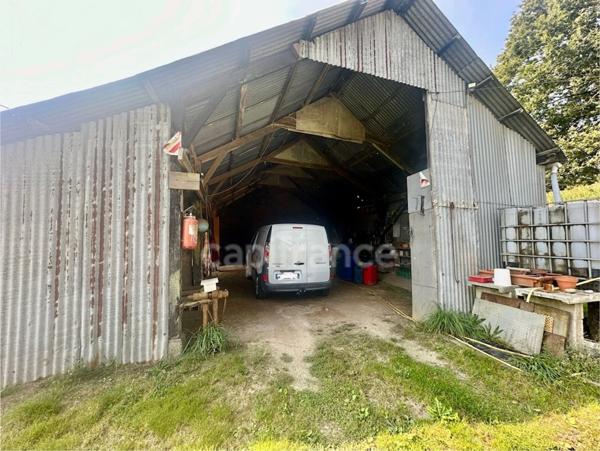 EXCLUSIVITÉ - Maison à vendre 6 pièces avec dépendances et hangars à PLOUNEVEZEL (29)