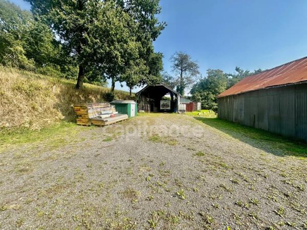 EXCLUSIVITÉ - Maison à vendre 6 pièces avec dépendances et hangars à PLOUNEVEZEL (29)