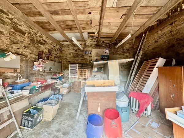EXCLUSIVITÉ - Maison à vendre 6 pièces avec dépendances et hangars à PLOUNEVEZEL (29)