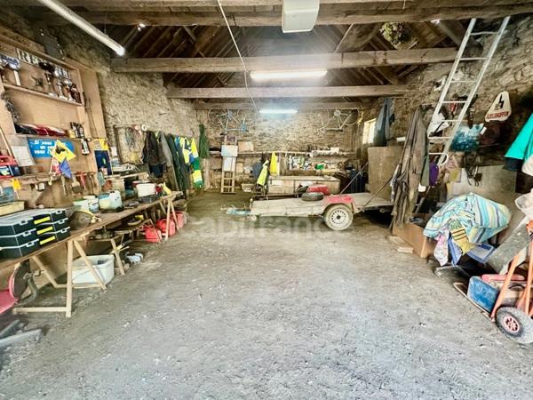 EXCLUSIVITÉ - Maison à vendre 6 pièces avec dépendances et hangars à PLOUNEVEZEL (29)