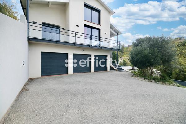 Maison 5 pièces - 246 m² Exclusivité efficity