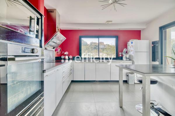 Maison 5 pièces - 246 m² Exclusivité efficity