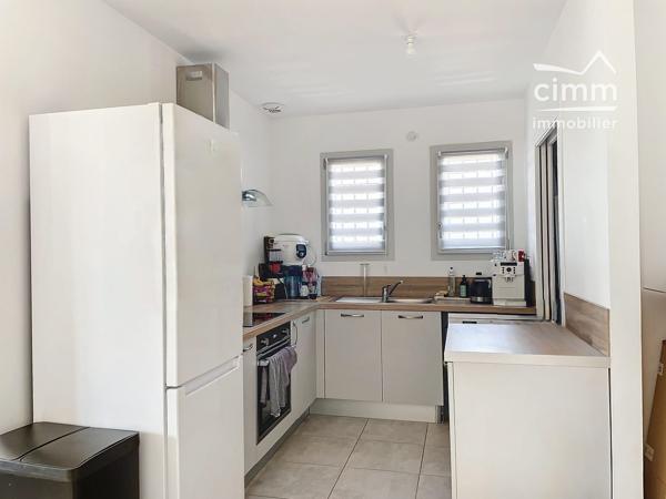 Appartement de 78.29 m², au 1er étage d'une résidence sécurisée avec portail électrique.