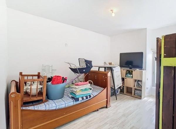 Maison avec 4 chambres + 190m² de dépendances