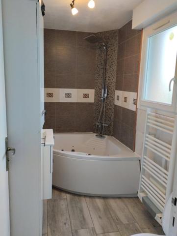 Maison avec 4 chambres + 190m² de dépendances