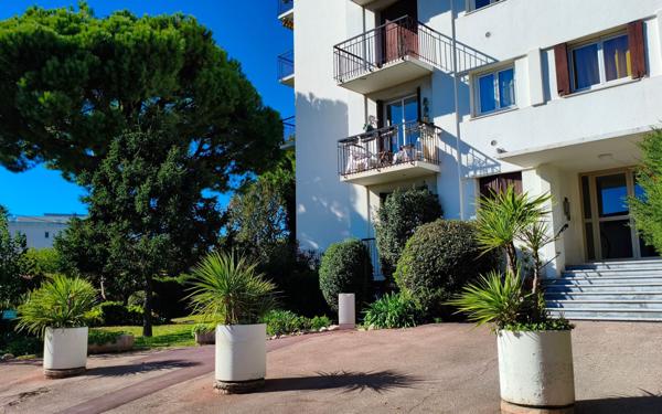 Appartement à louer    2 pièces •  Cagnes-sur-Mer
