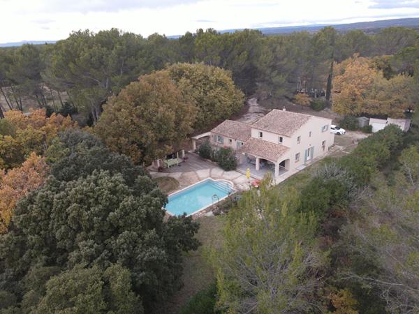 A vendre : maison T7 de 177m2 sur parcelle de 3220m2 à Eguilles 13510