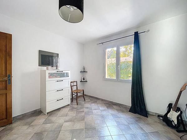 A vendre : maison T7 de 177m2 sur parcelle de 3220m2 à Eguilles 13510