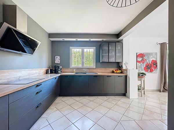 A vendre : maison T7 de 177m2 sur parcelle de 3220m2 à Eguilles 13510