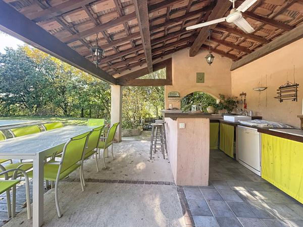 A vendre : maison T7 de 177m2 sur parcelle de 3220m2 à Eguilles 13510