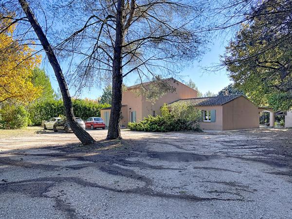 A vendre : maison T7 de 177m2 sur parcelle de 3220m2 à Eguilles 13510