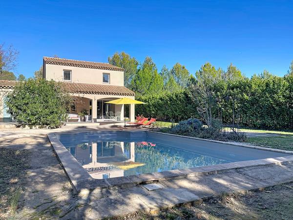 A vendre : maison T7 de 177m2 sur parcelle de 3220m2 à Eguilles 13510