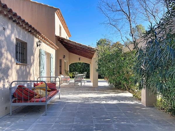 A vendre : maison T7 de 177m2 sur parcelle de 3220m2 à Eguilles 13510