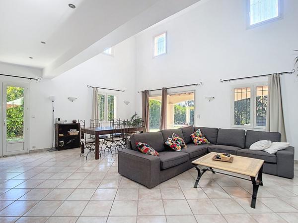 A vendre : maison T7 de 177m2 sur parcelle de 3220m2 à Eguilles 13510