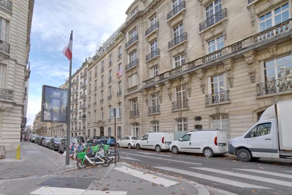 Paris (75008) Vente d'un viager d'exception à PARIS 8ème Charles de Gaulle Étoile !