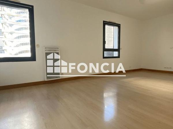 Location Appartement 2 pièces 45.48 m² - LES DEUX TOURS 2 - D105 - 5 RUE MONTAIGNE La Rochelle 17000