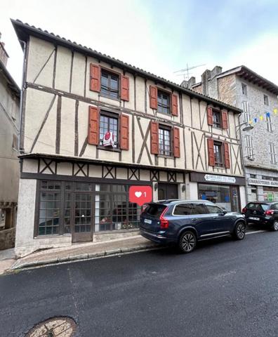 Maison d'habitation et locaux commerciaux , Laroquebrou