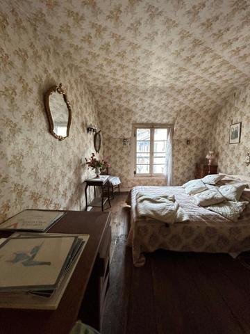 Maison d'habitation et locaux commerciaux , Laroquebrou