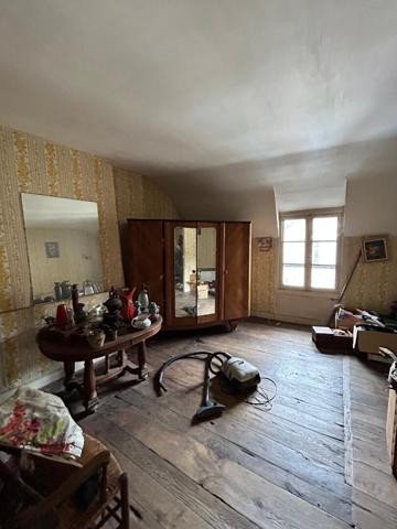 Maison d'habitation et locaux commerciaux , Laroquebrou