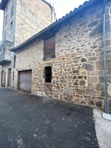 Maison d'habitation et locaux commerciaux , Laroquebrou