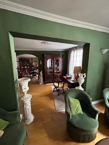 Maison d'habitation et locaux commerciaux , Laroquebrou