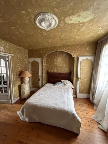 Maison d'habitation et locaux commerciaux , Laroquebrou
