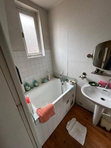 Maison d'habitation et locaux commerciaux , Laroquebrou