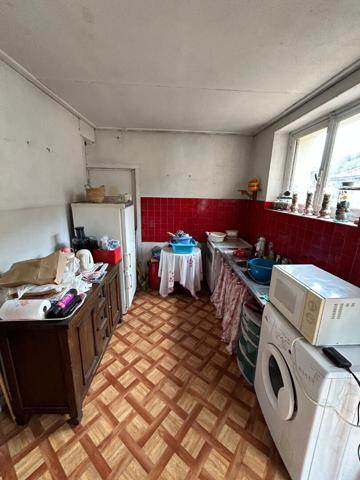 Maison d'habitation et locaux commerciaux , Laroquebrou