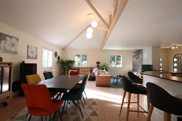 Maison de plain-pied de 140 m², non mitoyenne, sur terrain de 1654 m²