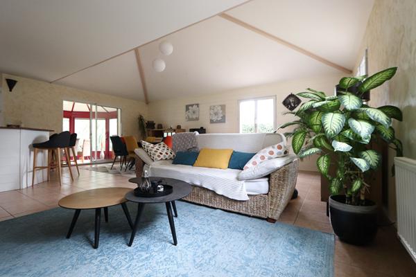 Maison de plain-pied de 140 m², non mitoyenne, sur terrain de 1654 m²