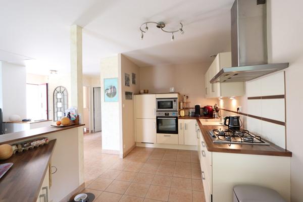 Maison de plain-pied de 140 m², non mitoyenne, sur terrain de 1654 m²