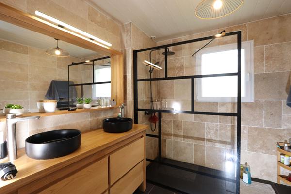 Maison de plain-pied de 140 m², non mitoyenne, sur terrain de 1654 m²