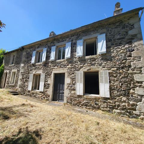 Belle maison en pierres lauzes et ardoises Apchon (15400)