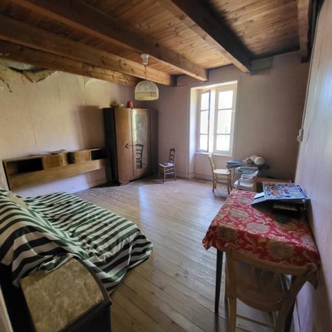 Belle maison en pierres lauzes et ardoises Apchon (15400)