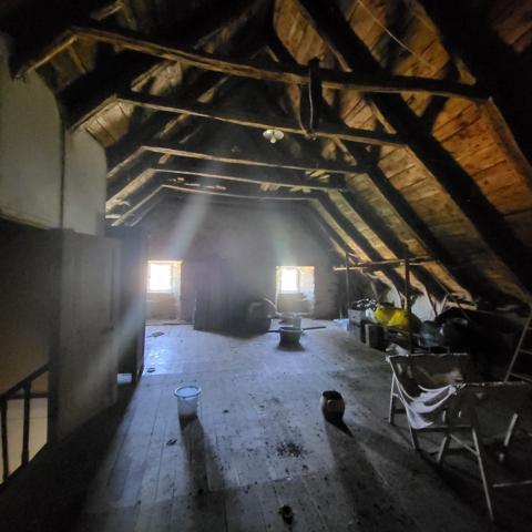 Belle maison en pierres lauzes et ardoises Apchon (15400)