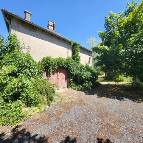 Belle maison en pierres lauzes et ardoises Apchon (15400)
