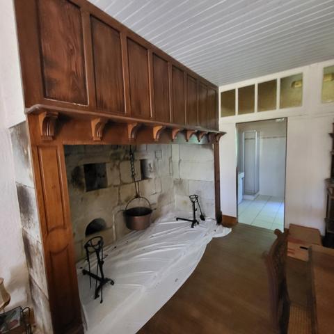 Belle maison en pierres lauzes et ardoises Apchon (15400)