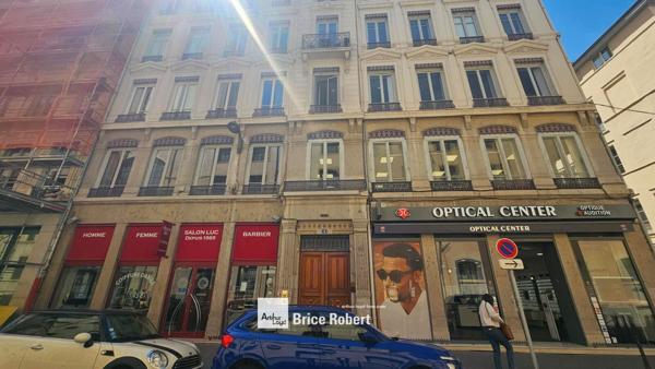 Bureaux à louer Lyon 1er Presqu'île 92 m² au 2e étage avec accès transports